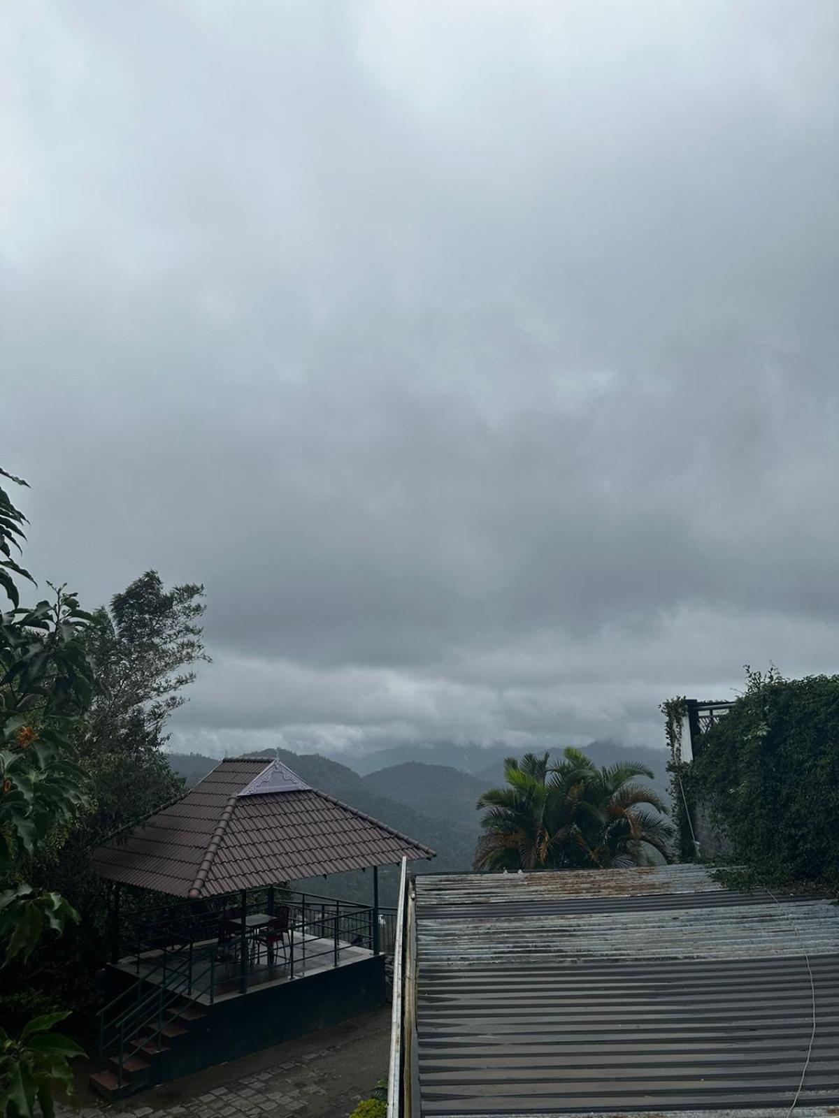 Munnar Tea Hills Resort - Mthr Buitenkant foto