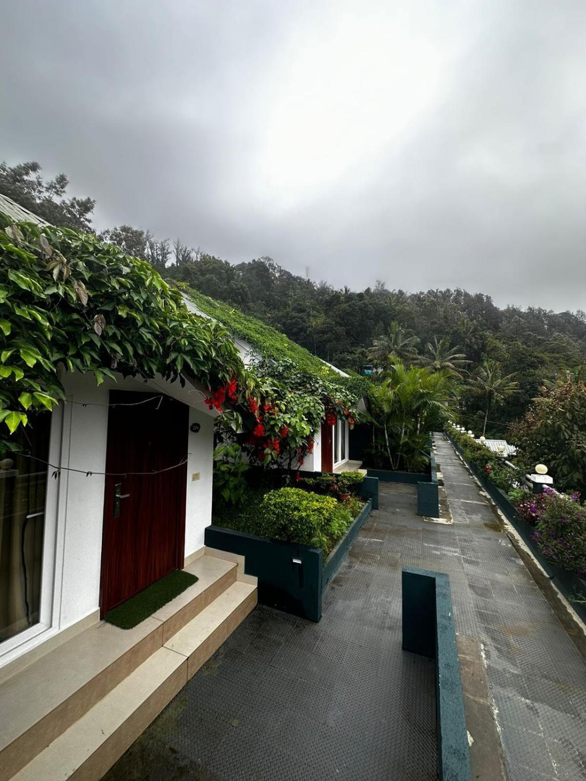 Munnar Tea Hills Resort - Mthr Buitenkant foto
