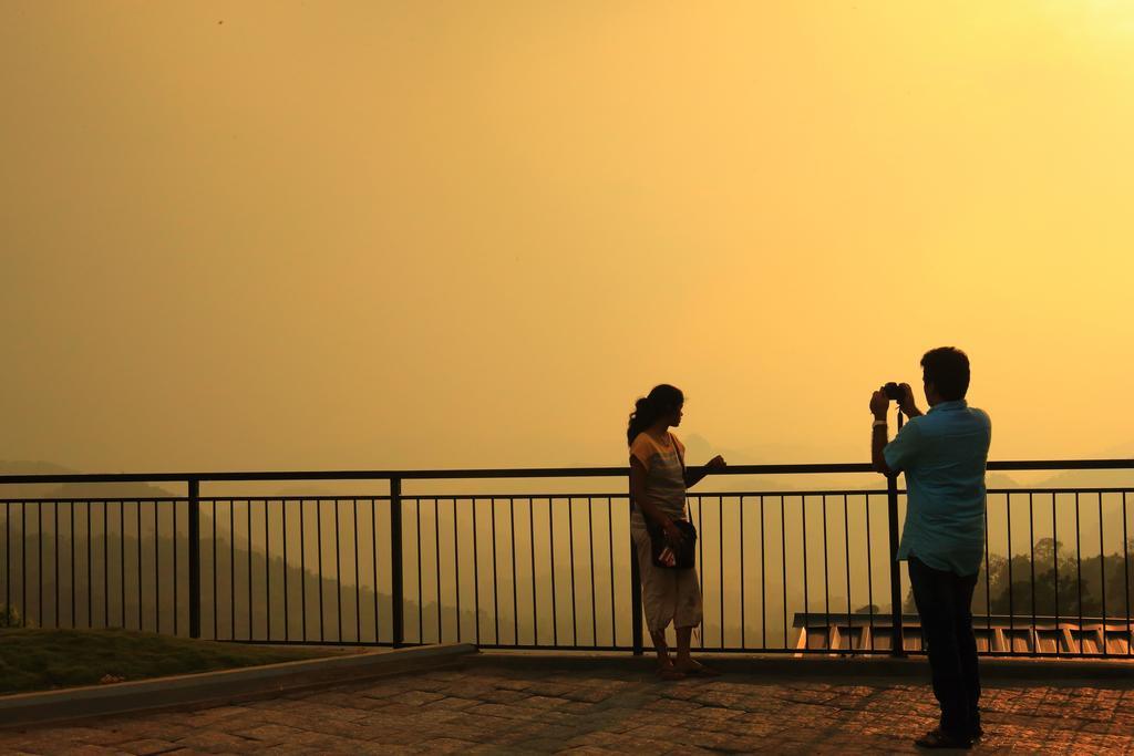 Munnar Tea Hills Resort - Mthr Buitenkant foto